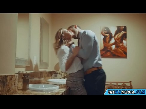 ❤️ Nalika pirang busty seduces anjeun dina restroom umum ️ porno dina su.xlxxporno.ru ❤